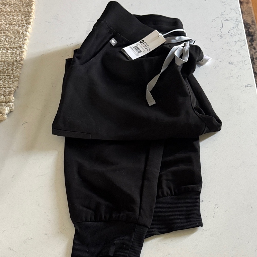 Brand new Fig scrub bottoms, jogger